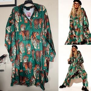 Dressed in LALA Tiger Print Royal Satin Tunic Top 2XL/3XL